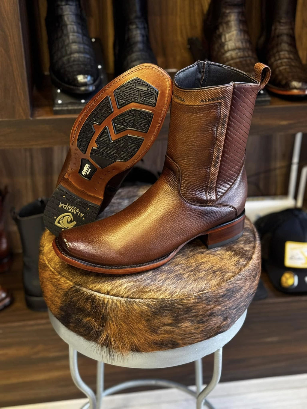 Kit Bota Maverick em Couro Legítimo + BRINDES: Chapéu, Cinto e Carteira
