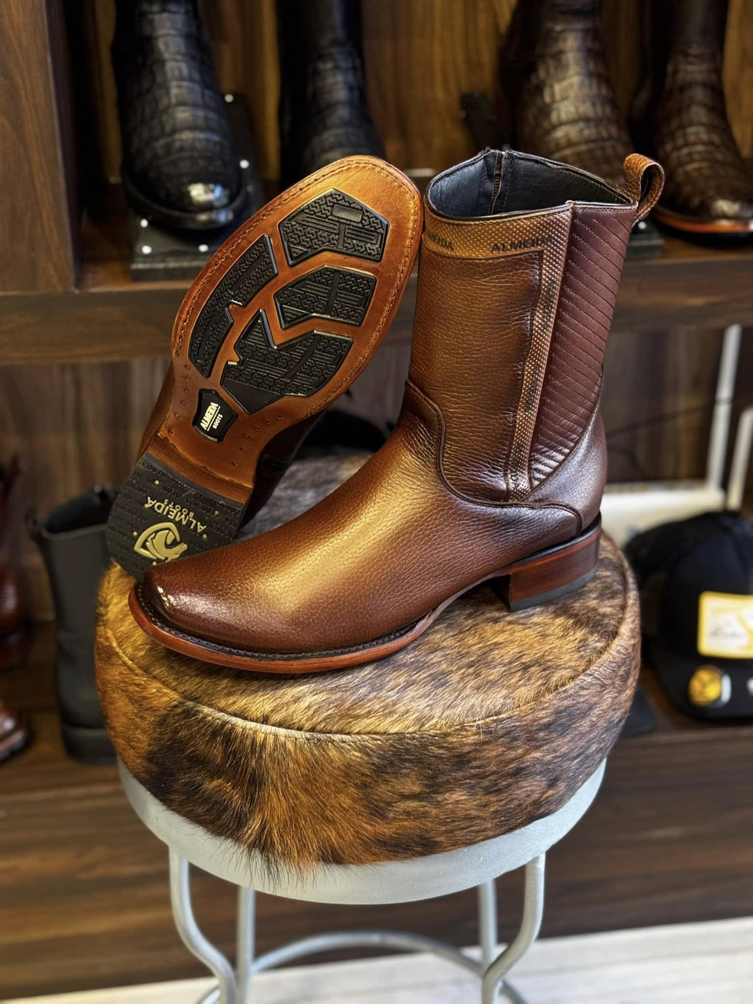 Kit Bota Maverick em Couro Legítimo + BRINDES: Chapéu, Cinto e Carteira