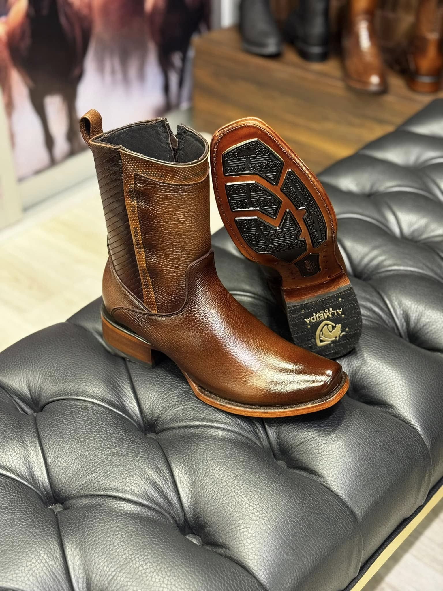 Kit Bota Maverick em Couro Legítimo + BRINDES: Chapéu, Cinto e Carteira